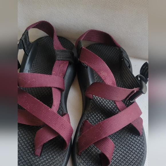 CHACO BURGANDY SANDALS (sz 7) - Picture 6 of 7